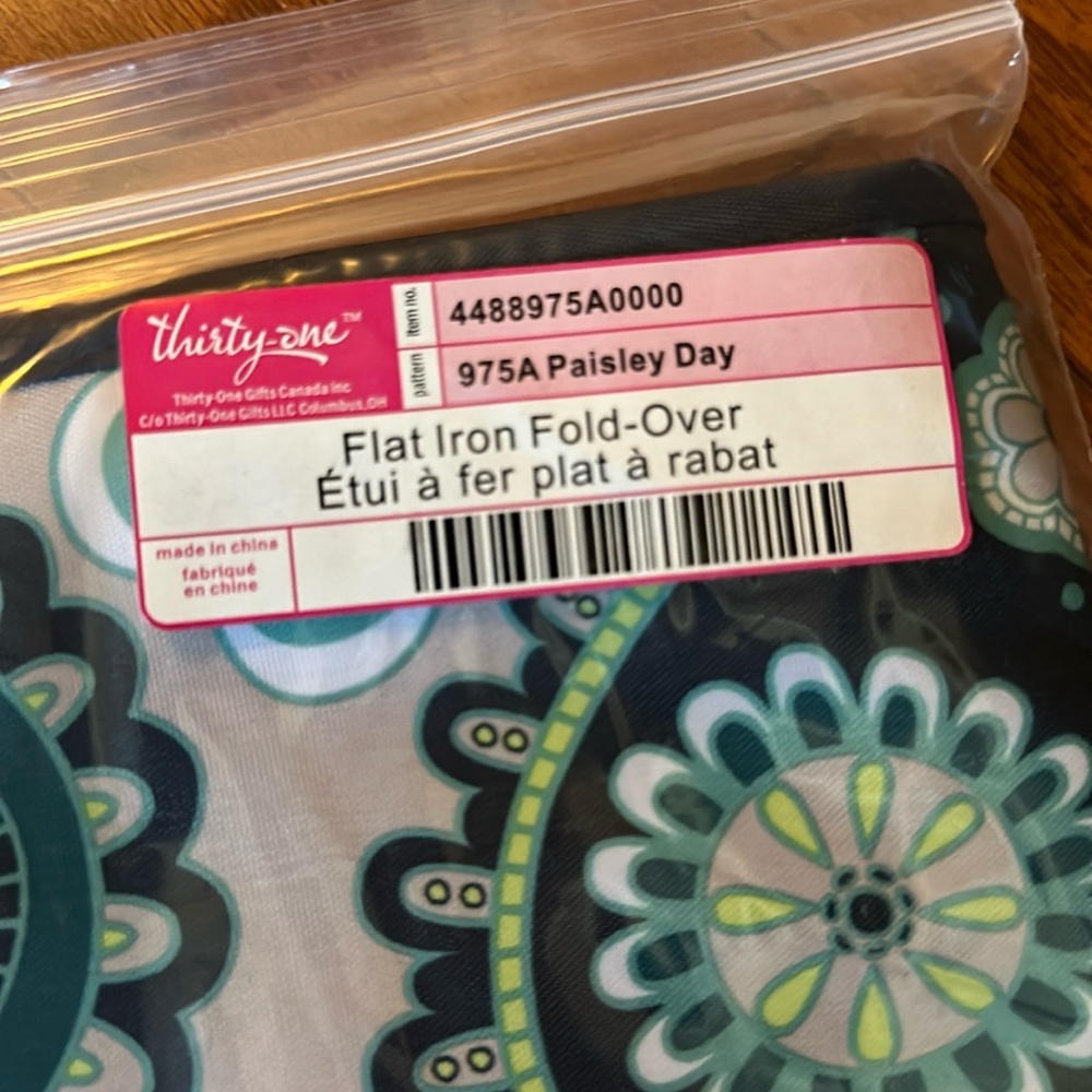 Thirty-One - Flat Iron Fold Over - Paisley Day